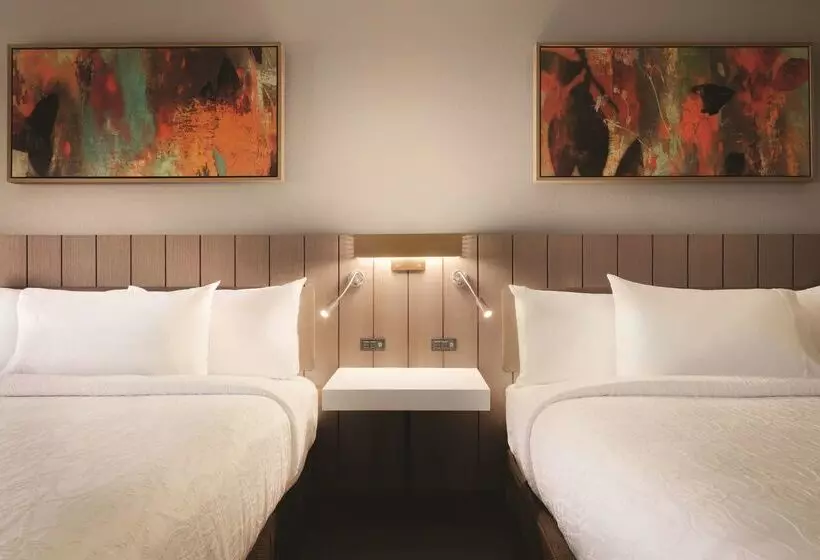 هتل Hilton Garden Phoenix Tempe, University Research Park