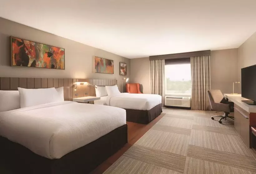 هتل Hilton Garden Phoenix Tempe, University Research Park