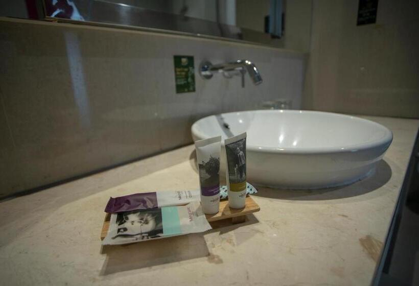 בית מלון כפרי Mercure Jayapura