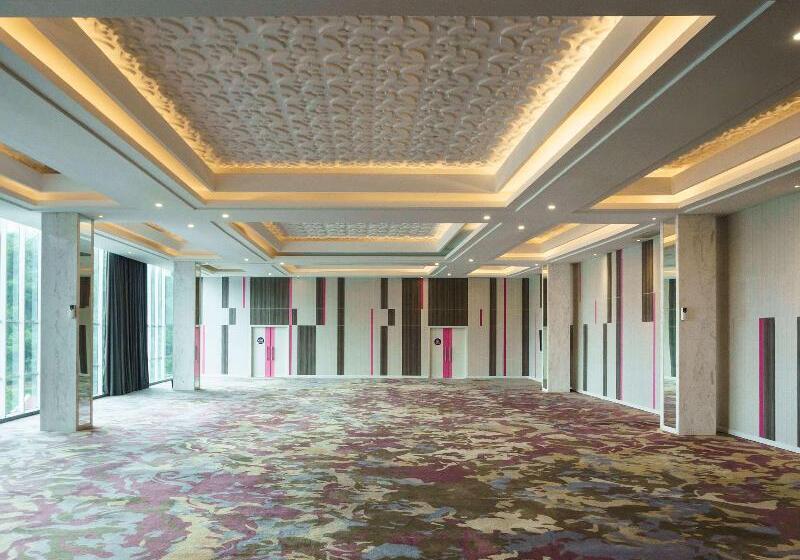 בית מלון כפרי Mercure Jayapura