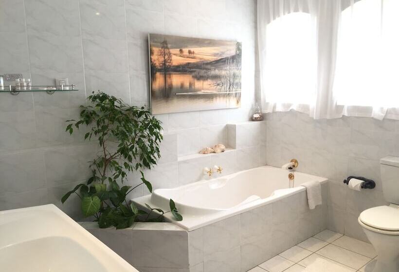 بنسيون Lalaria Lodge