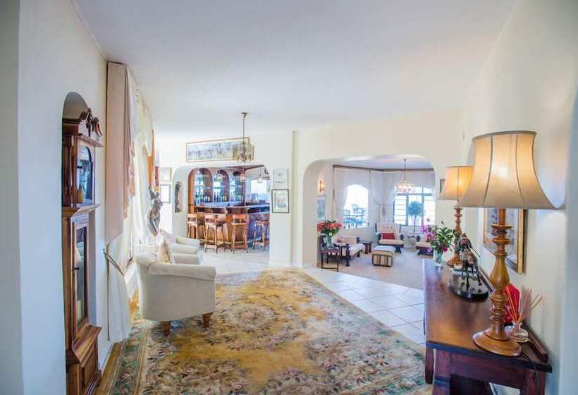 بنسيون Lalaria Lodge