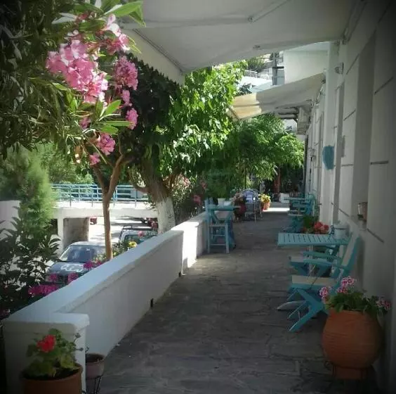 پانسیون Smaragdi Studios And Rooms