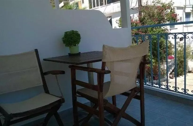 پانسیون Smaragdi Studios And Rooms