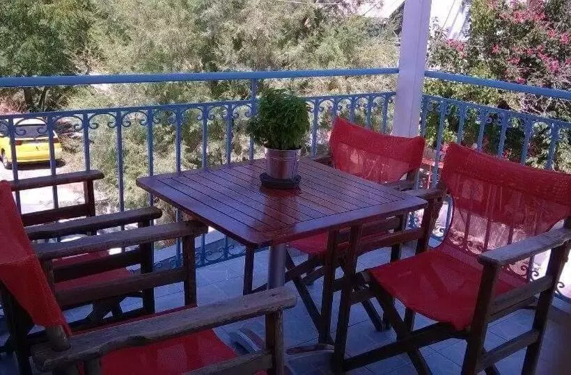 پانسیون Smaragdi Studios And Rooms