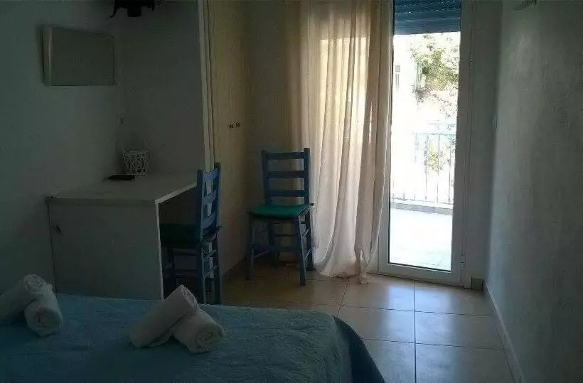 پانسیون Smaragdi Studios And Rooms