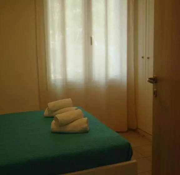 پانسیون Smaragdi Studios And Rooms
