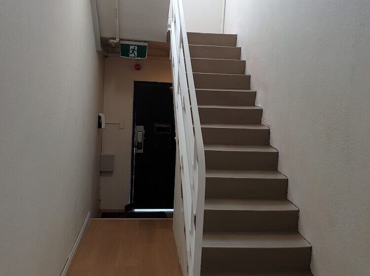 فندق صغير Richmond Private Rooms   151 Hoddle Homestay