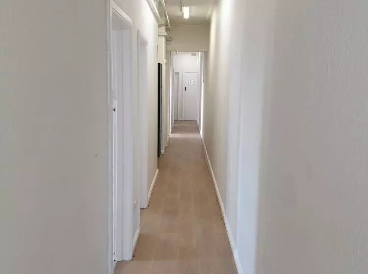 هاستل Richmond Private Rooms   151 Hoddle Homestay