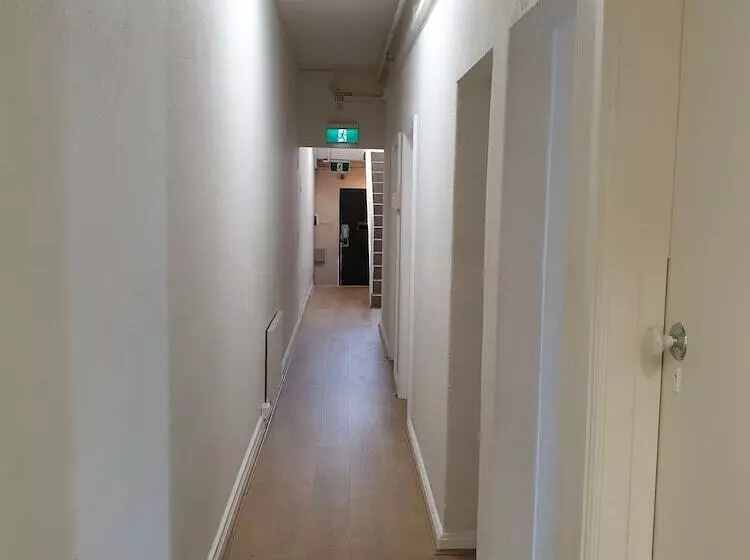 هاستل Richmond Private Rooms   151 Hoddle Homestay