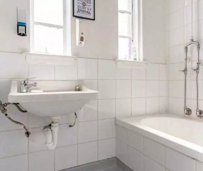 هاستل Richmond Private Rooms   151 Hoddle Homestay
