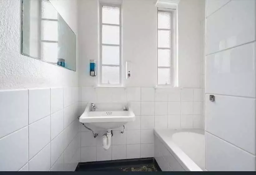 هاستل Richmond Private Rooms   151 Hoddle Homestay