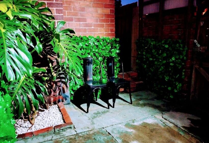 فندق صغير Richmond Private Rooms   151 Hoddle Homestay