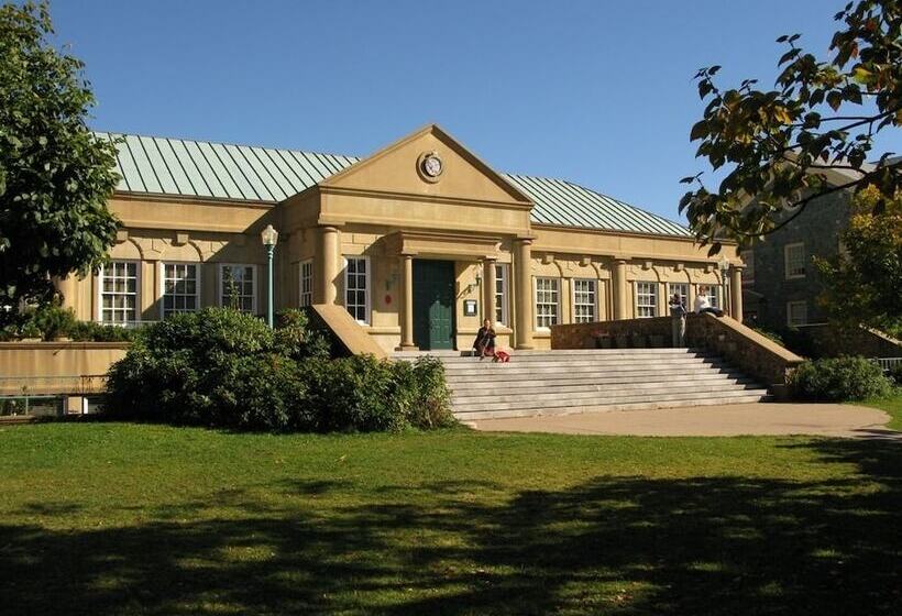 فندق صغير University Of King S College