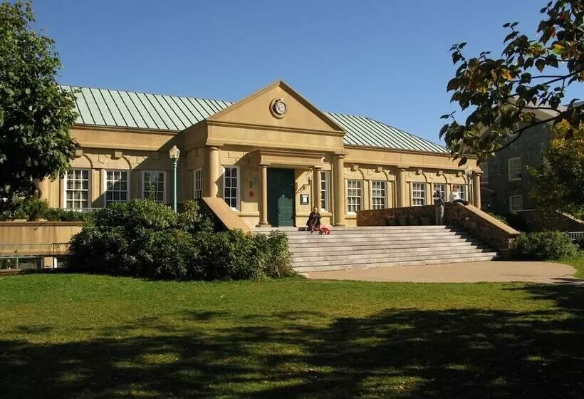 هاستل University Of King S College