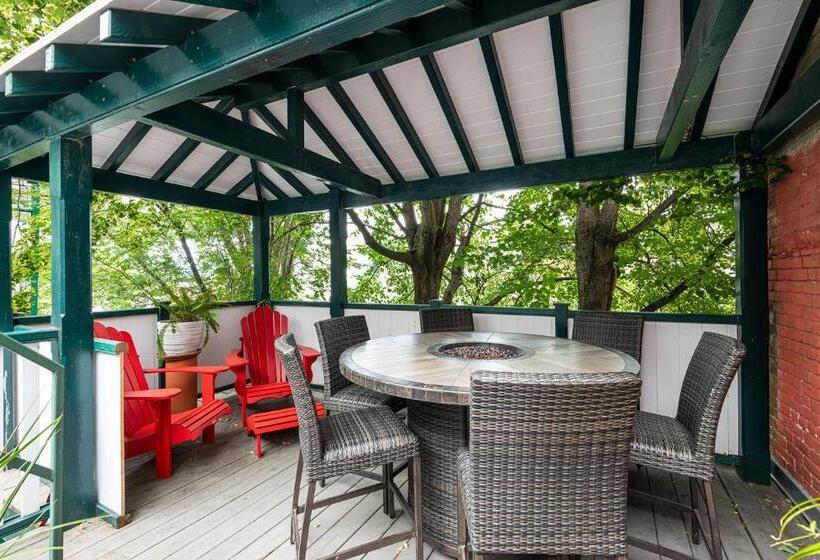 تختخواب و صبحانه Le Coureur Des Bois