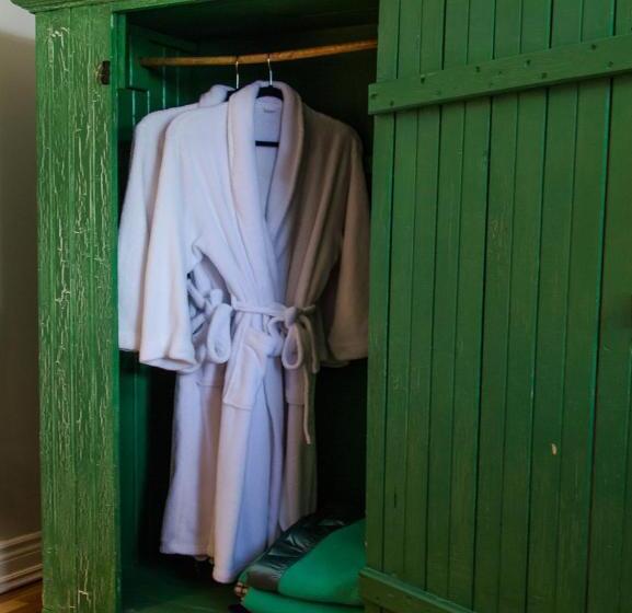 تختخواب و صبحانه Le Coureur Des Bois