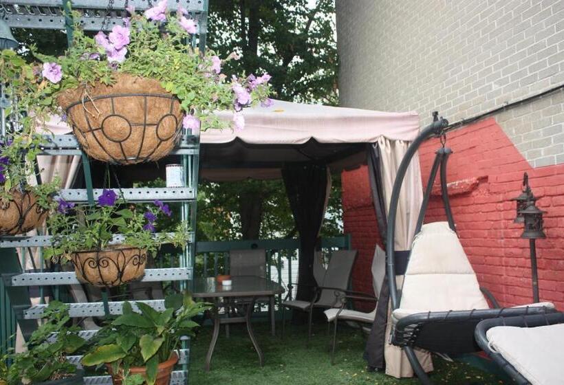 تختخواب و صبحانه Le Coureur Des Bois