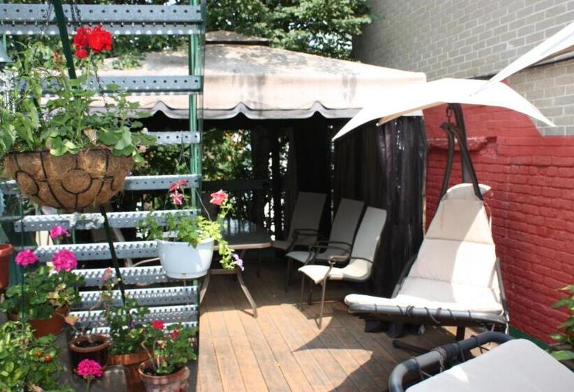 تختخواب و صبحانه Le Coureur Des Bois