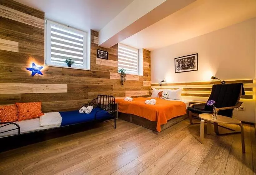 هتل Fox Rooms Apart