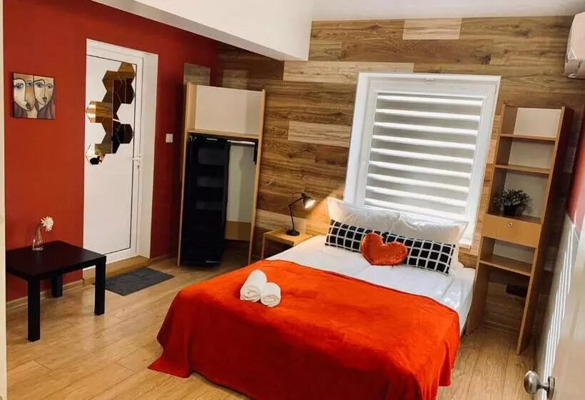 هتل Fox Rooms Apart