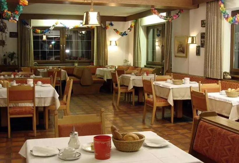 Hotelli Garni Lindenhof