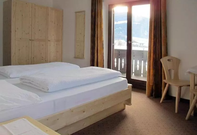 Hotelli Garni Lindenhof