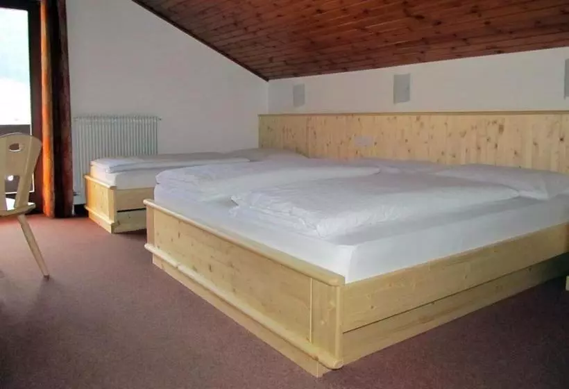 Hotelli Garni Lindenhof