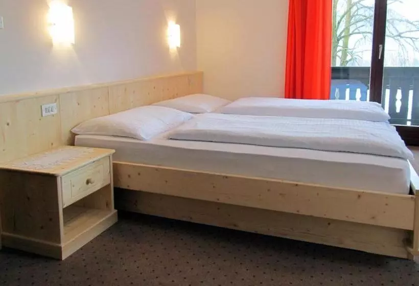 Hotelli Garni Lindenhof