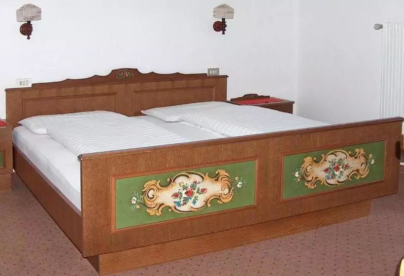 Hotelli Garni Lindenhof