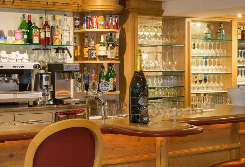 Отель Hellweger