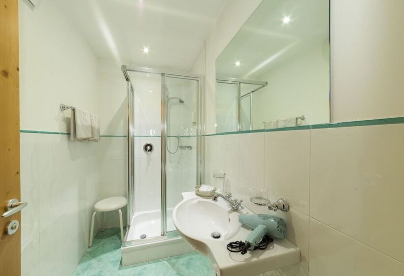 Отель Hellweger