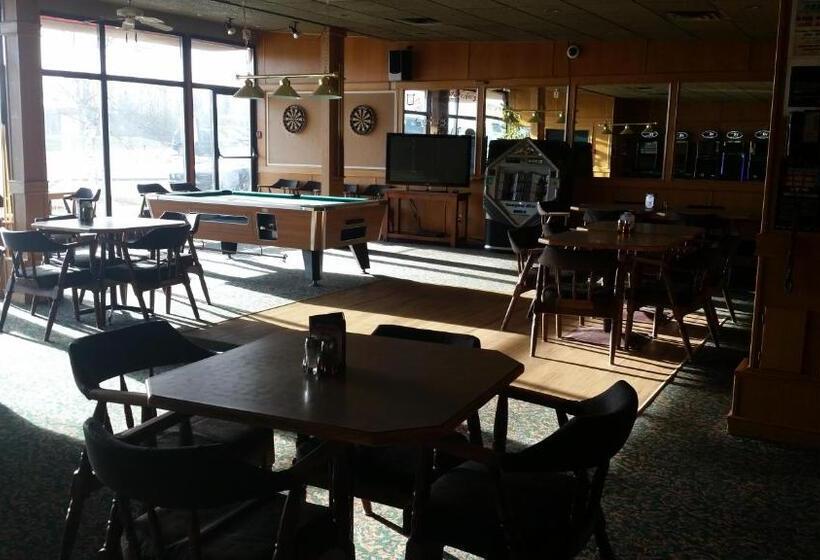 호텔 The Ritz Cafe And Motor Inn