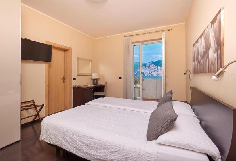 בית מלון כפרי Villa Smeralda