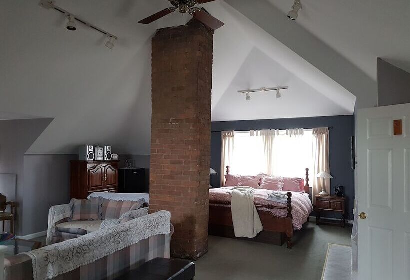 Ye Olde Walkerville Bed & Breakfast