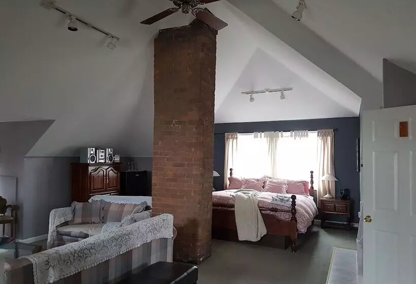 Ye Olde Walkerville Bed & Breakfast