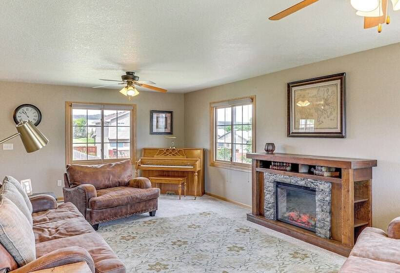 Black Hills Family Home: Close To Hiking Trails!
