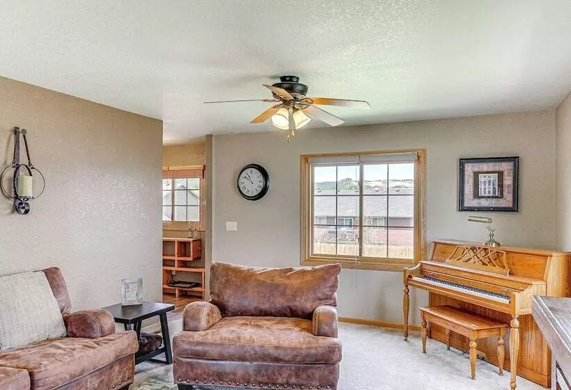 Black Hills Family Home: Close To Hiking Trails!