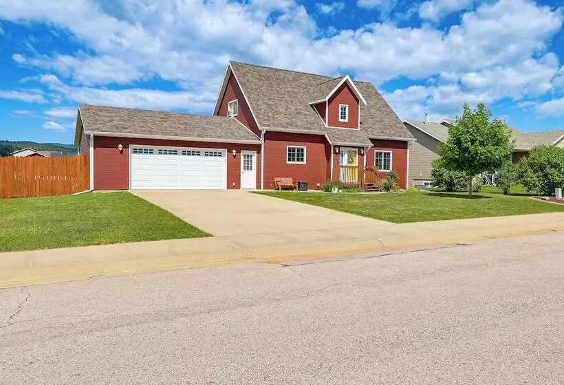 Black Hills Family Home: Close To Hiking Trails!