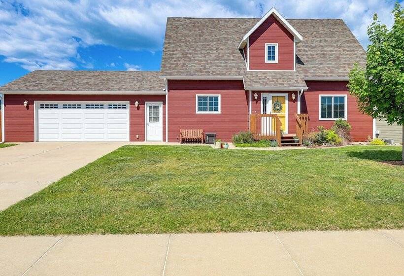 Black Hills Family Home: Close To Hiking Trails!