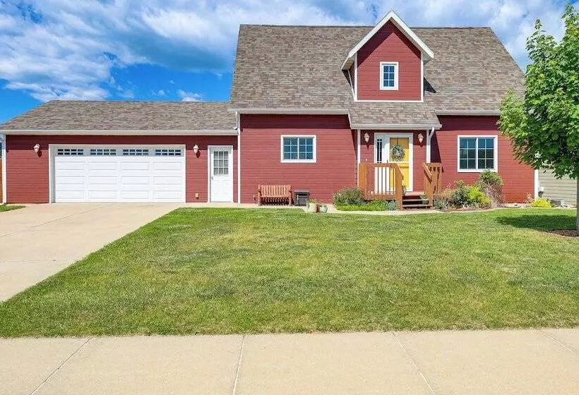 Black Hills Family Home: Close To Hiking Trails!