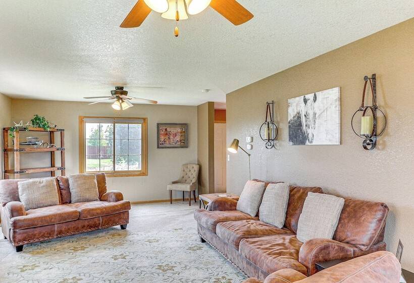 Black Hills Family Home: Close To Hiking Trails!