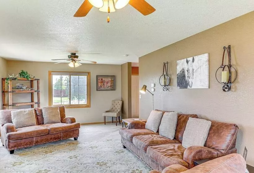 Black Hills Family Home: Close To Hiking Trails!