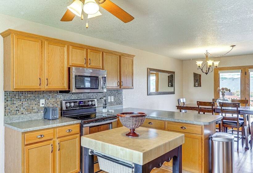 Black Hills Family Home: Close To Hiking Trails!