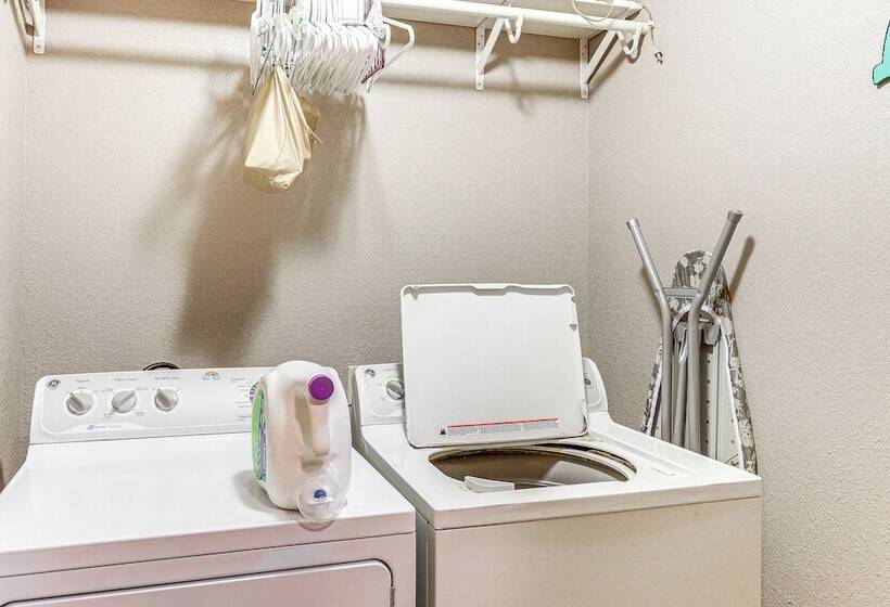 Black Hills Family Home: Close To Hiking Trails!