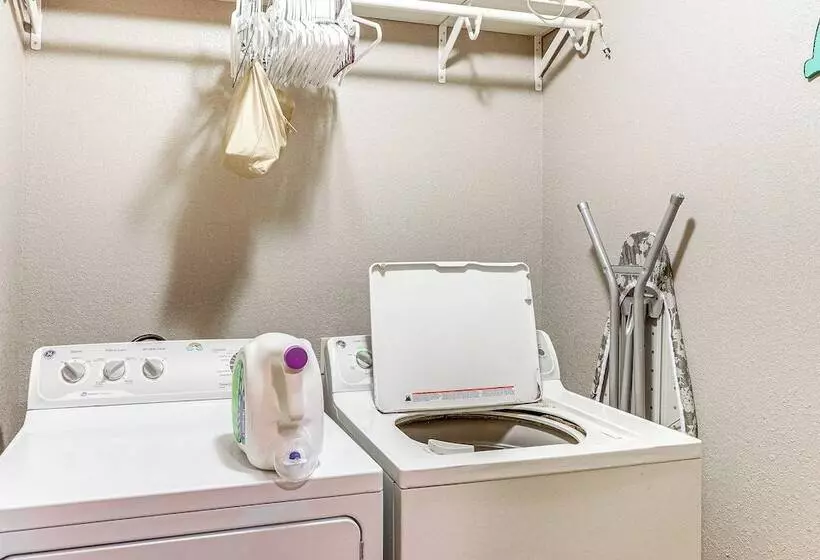 Black Hills Family Home: Close To Hiking Trails!