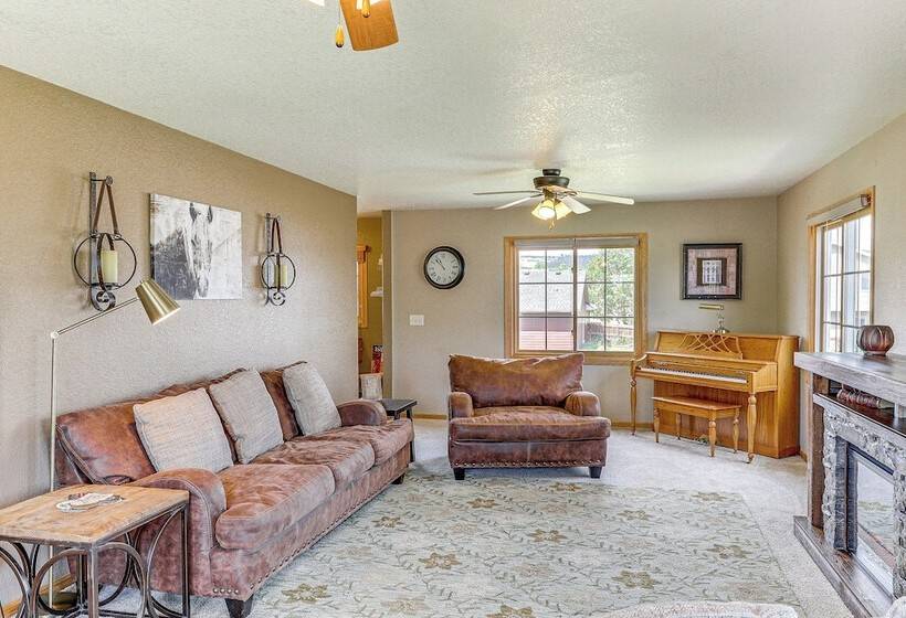 Black Hills Family Home: Close To Hiking Trails!