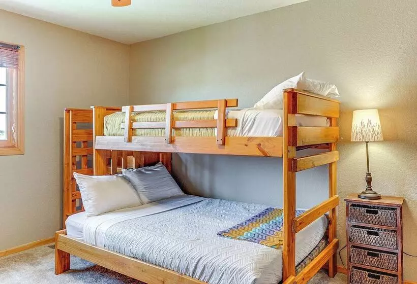 Black Hills Family Home: Close To Hiking Trails!