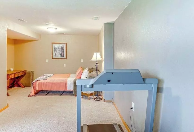 Black Hills Family Home: Close To Hiking Trails!