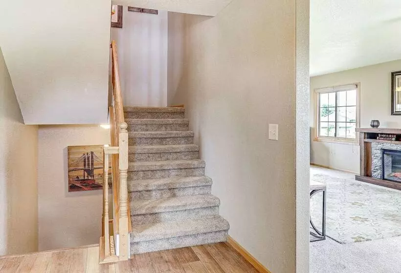 Black Hills Family Home: Close To Hiking Trails!